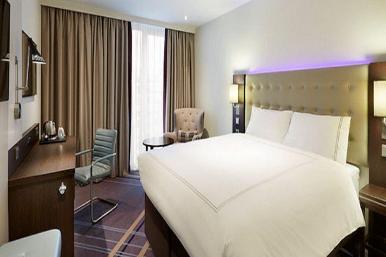 Premier Inn Stuttgart City Europaviertel Екстер'єр фото
