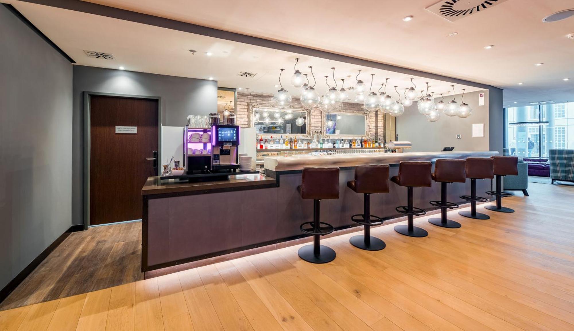 Premier Inn Stuttgart City Europaviertel Екстер'єр фото