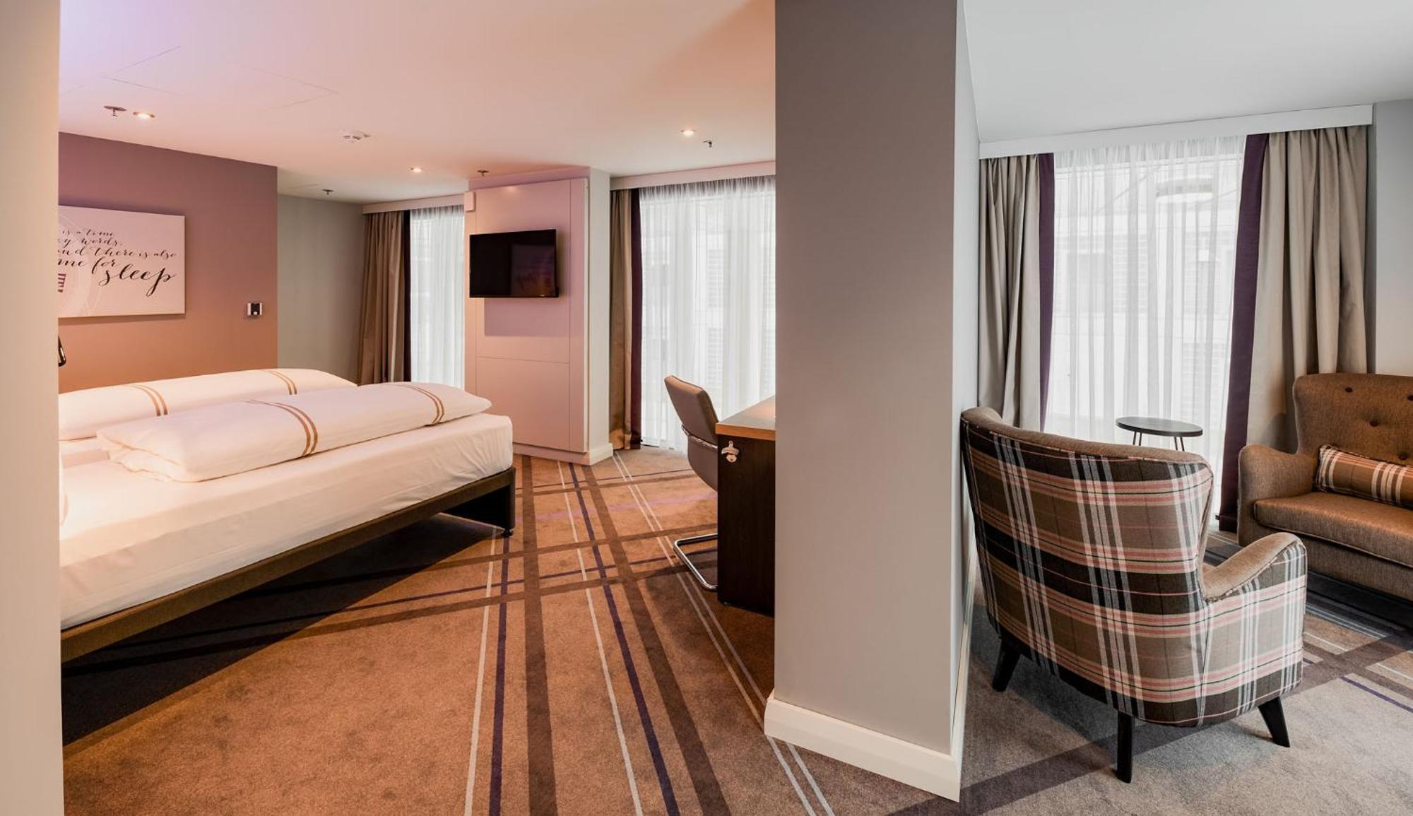 Premier Inn Stuttgart City Europaviertel Екстер'єр фото