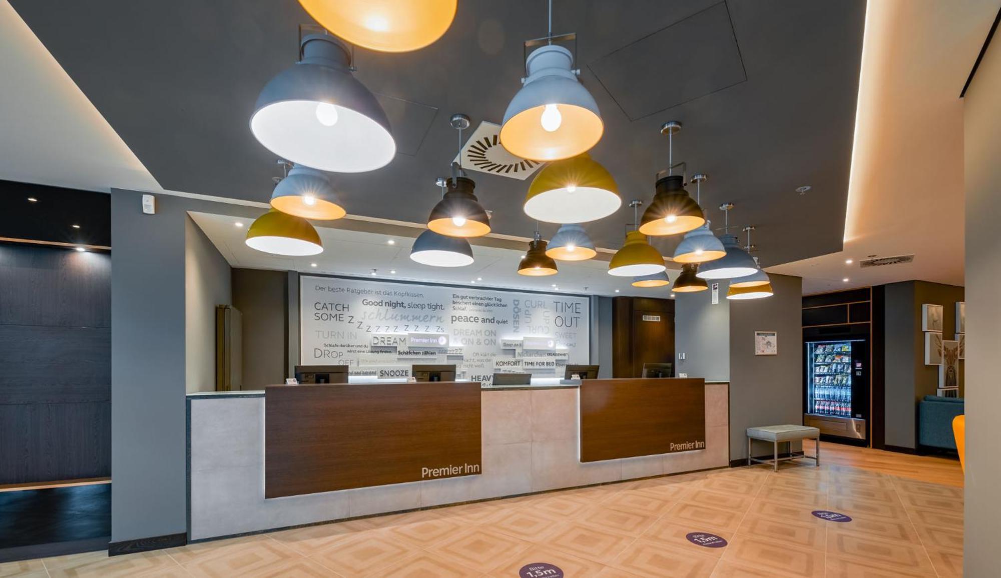 Premier Inn Stuttgart City Europaviertel Екстер'єр фото