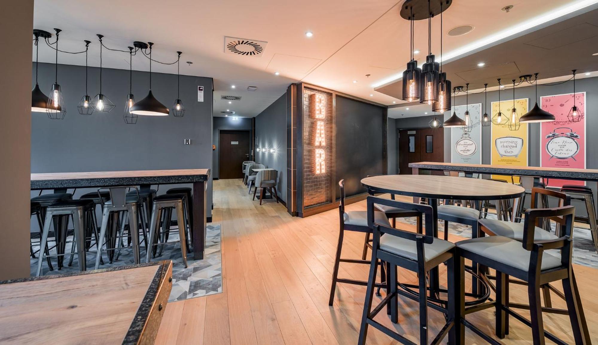 Premier Inn Stuttgart City Europaviertel Екстер'єр фото