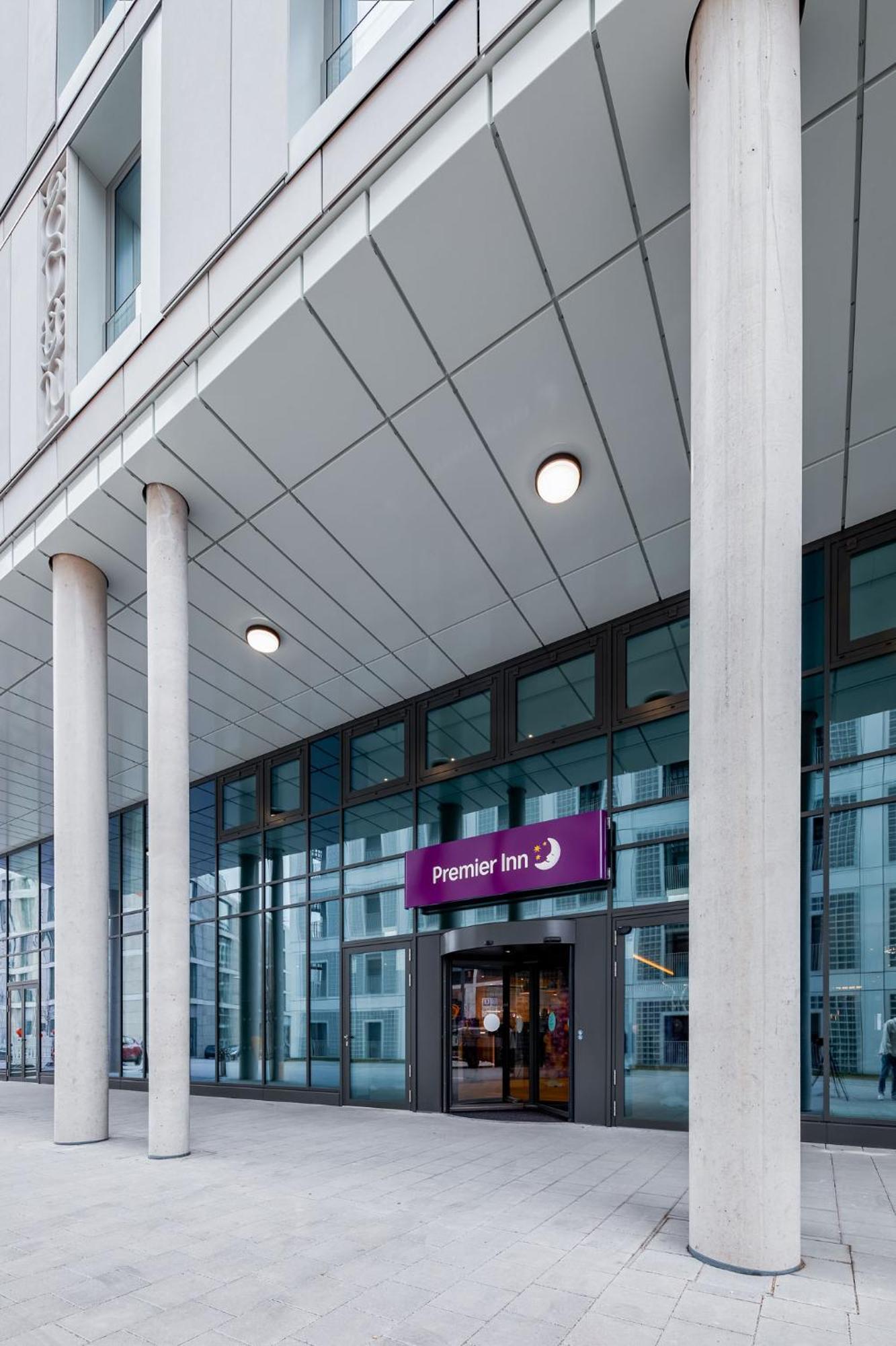 Premier Inn Stuttgart City Europaviertel Екстер'єр фото